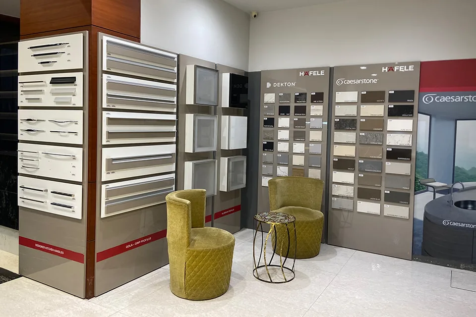 Creations Woodkraft showroom display, photo 4