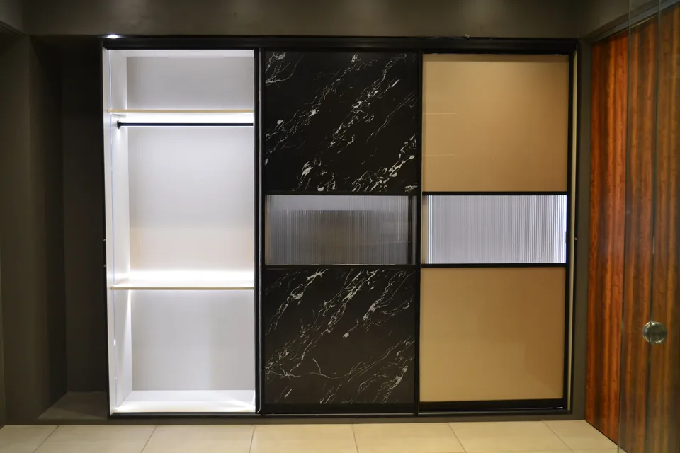 Creations Woodkraft showroom display, photo 9